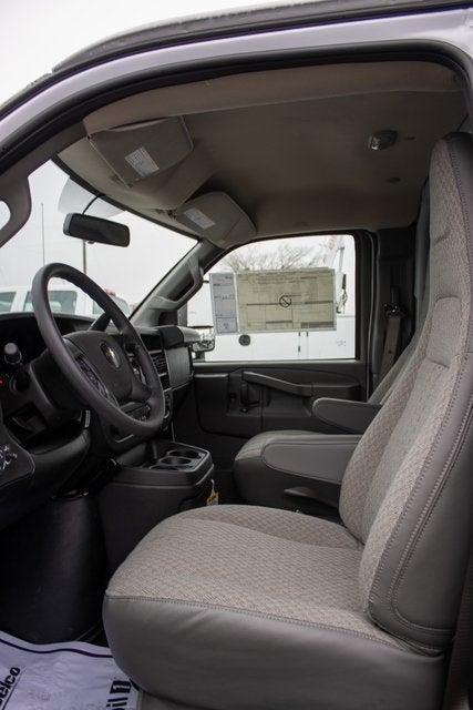 2024 Chevrolet Express Cutaway 3500 1WT