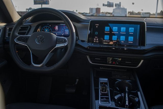 2024 Volkswagen Atlas Cross Sport 2.0T SE w/Technology