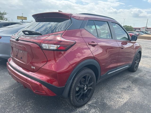 2021 Nissan Kicks SR