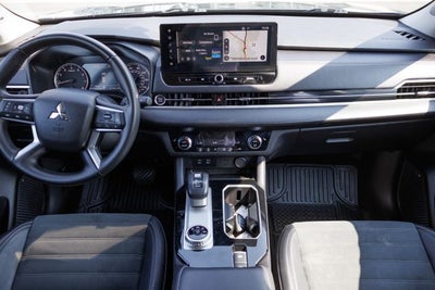 2025 Mitsubishi Outlander SE