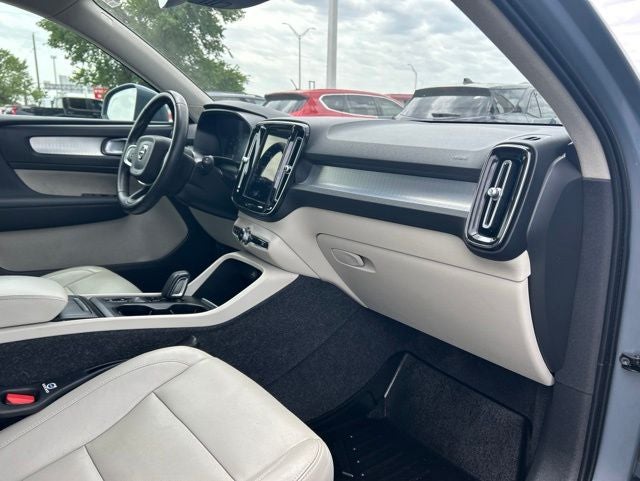 2021 Volvo XC40 Momentum