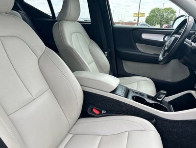 2021 Volvo XC40 Momentum