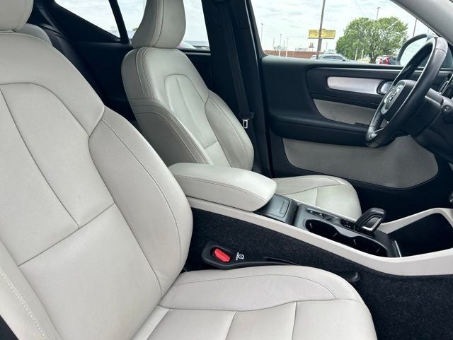 2021 Volvo XC40 Momentum