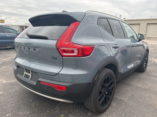 2021 Volvo XC40 Momentum