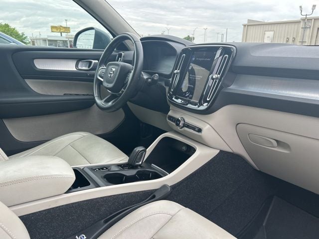 2021 Volvo XC40 Momentum